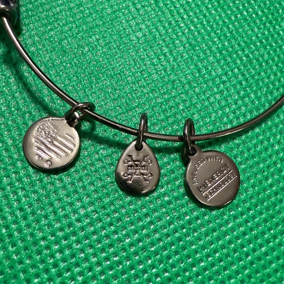 AlexandAni mermaid tail fine rocks midnight silver bracelet - Picture 4 of 8